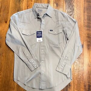 Wrangler Men's Light Gray Button Down Shirt